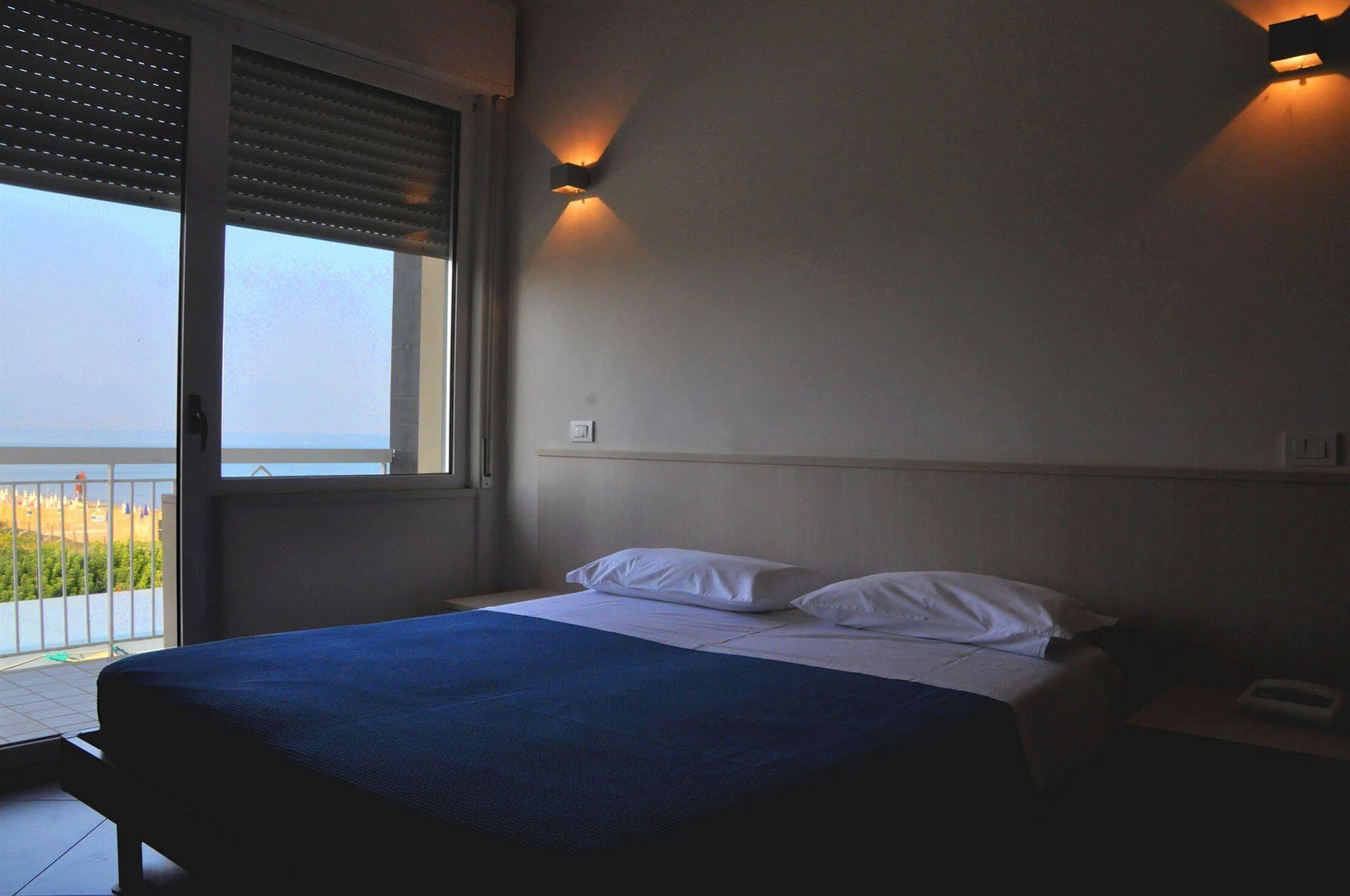 Albergo Riviera Spineta 巴蒂帕利亚 外观 照片